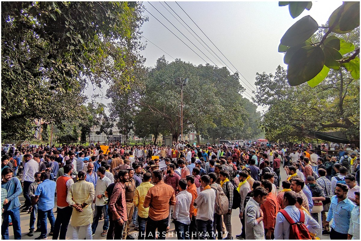 harshitshyam17's tweet photo. सरगर्मी इन द @bhupro कैंपस

#BHU #BanarasHinduUniversity #बीएचयू 
#हम_बीएचयू_के_लोग #HumBHUKeLog https://t.co/dvMMxrEraW