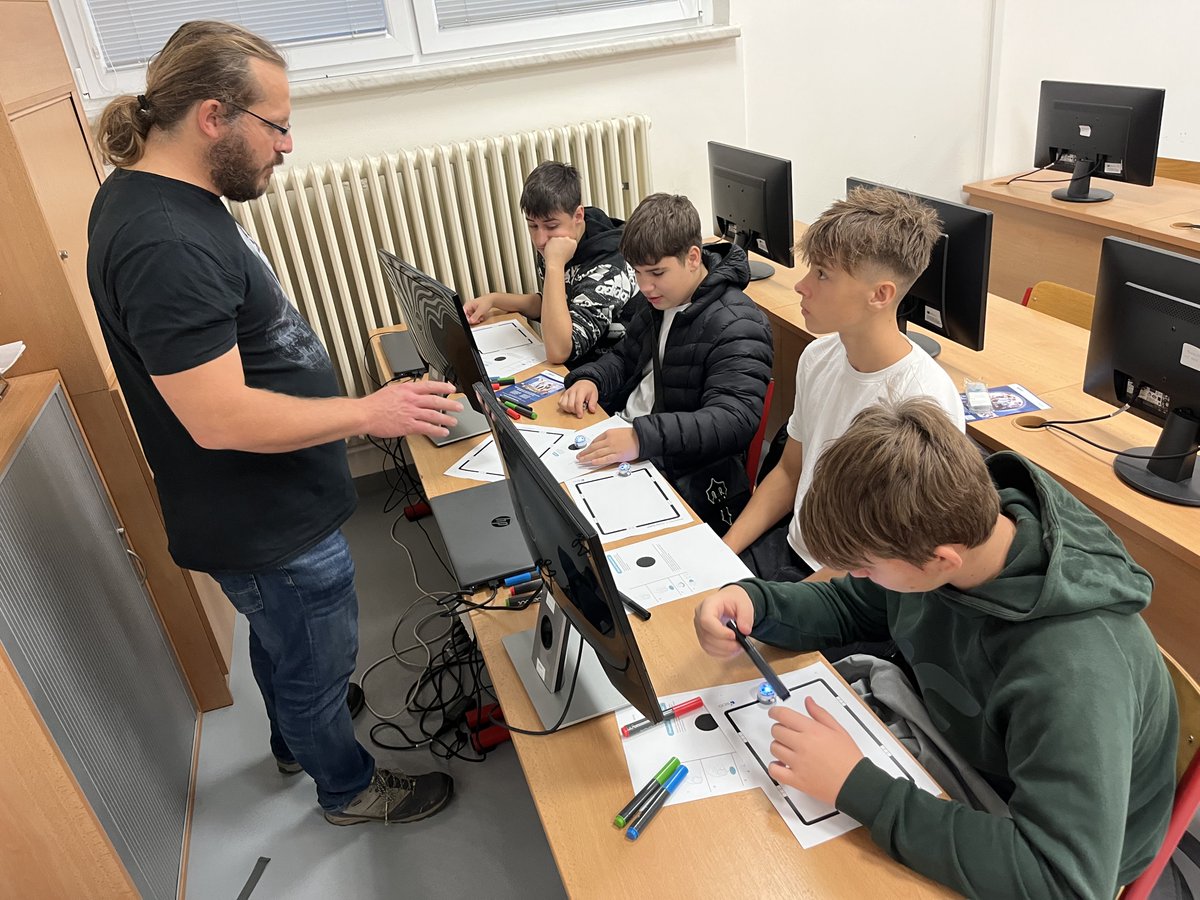 Technický jarmark, každoročně pořádaný Krajskou hospodářskou komorou, je akce, které se velmi rádi účastníme. 
Celkem 62 dětí z okolních ZŠ se mohlo seznámit s výrobou společnosti MESIT machinery, podívat se do laboratoří MESIT asd a také do školních dílen MESIT střední školy.