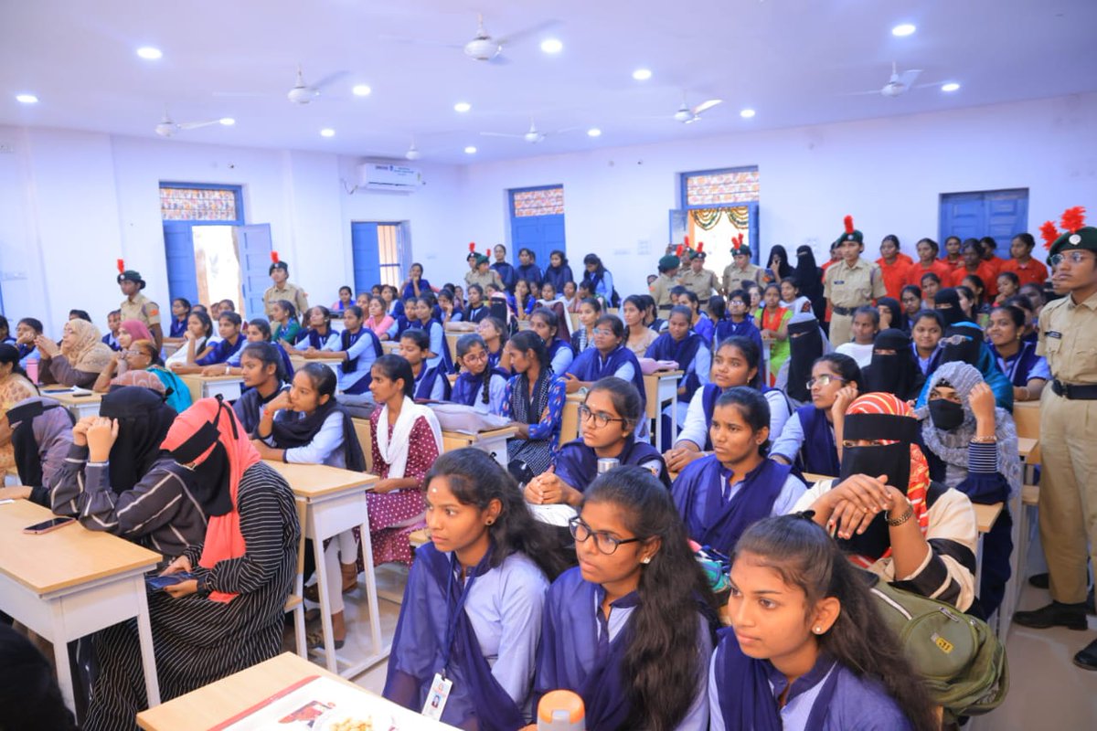 Collector_KNR's tweet photo. #SVEEPKARIMNAGAR 06-11-2023 #VoterAwarenessProgram was conducted at #WomensDegreePGCollege #Karimnagar DEO&amp;Collector Smt.Pamela Satpathy appealed students to cast their vote on 30Nov2023 for sure @CEO_Telangana @ECISVEEP @eci  #ECI #ECISVEEP #CEO_Telangana #Election #IVoteForSure https://t.co/5coVaQ1lUD