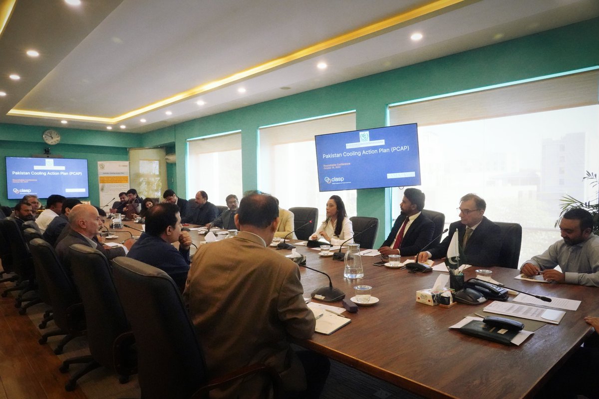 sama_verte's tweet photo. @sama_verte in partnership with @WWFPak hosted a round table conference at the Ministry of Climate Change &amp; Environmental Coordination to explore partnership opportunities with development organizations for implementation of priority actions in the Pakistan Cooling Action Plan. https://t.co/nmPJ3HqWWG