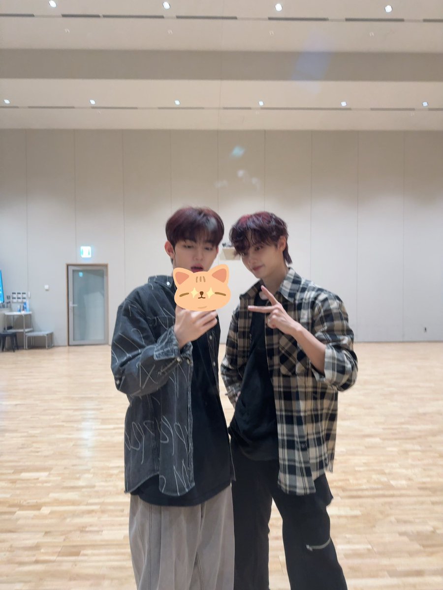 GLOBALBASEONE's tweet image. [📷] junhui_moon instagram update

"✌️"

#ZB1 #ZEROBASEONE 
#제로베이스원 @ZB1_official