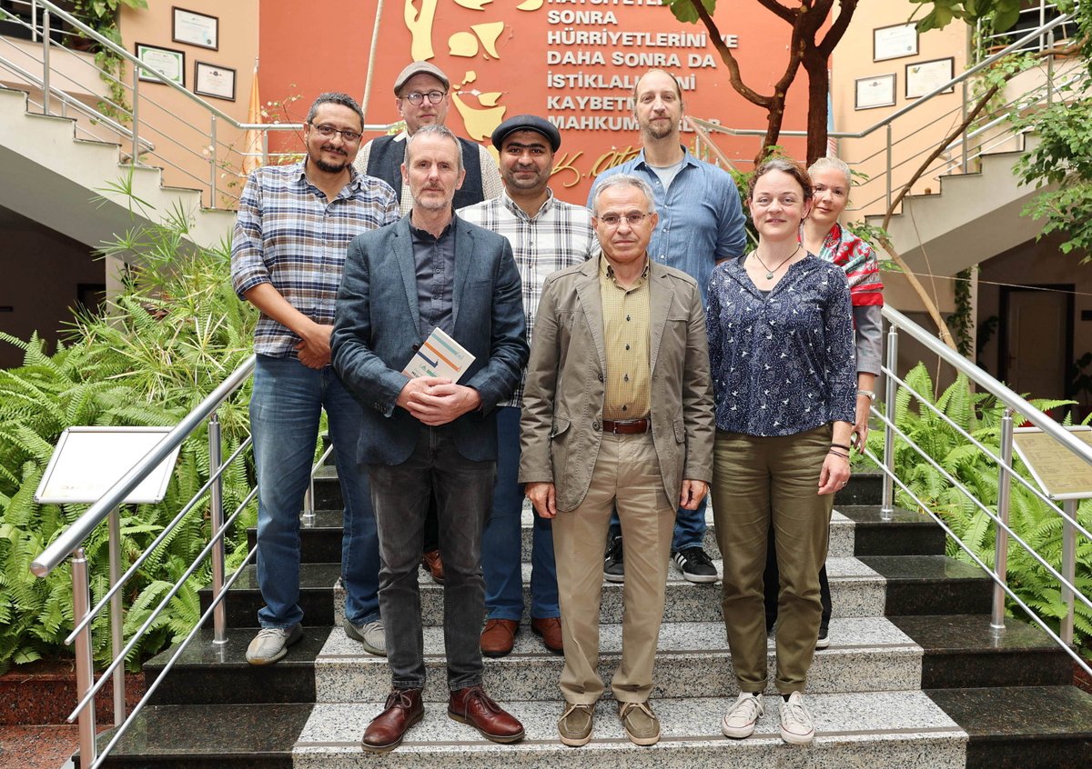 ÜNLÜ ETNOMÜZİKOLOJİ PROFESÖRÜ MARTİN STOKES GAÜN ÖĞRENCİLERİ İLE BİR ARAYA GELDİ

Haber link ⤵️⤵️
habermerkezi.gantep.edu.tr/?p=69625

#GaziantepÜniversitesi #Gaziantep