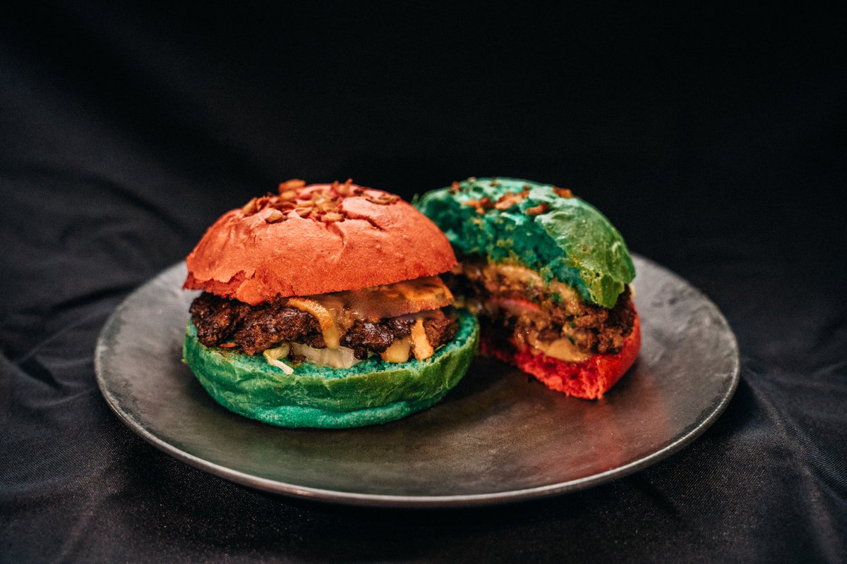 valouzz_'s tweet photo. Le @burgouzz d’hiver sort aujourd’hui ! 🤤🍔 https://t.co/DdLxq8mLUu