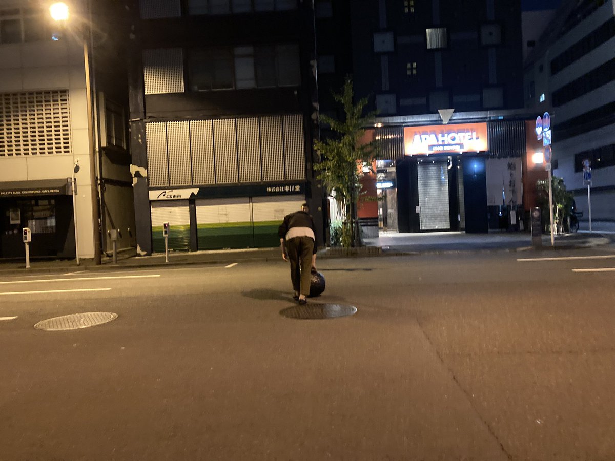o0o0ooo0's tweet photo. 松本さんのライブ
ハウリングですら味方につける
街に飛び出す
#CET23 #CentralEastTokyo #東京ビエンナーレ #馬喰町 #問屋街 #エトワール海渡ショールーム館 https://t.co/BMbB2qtQl3