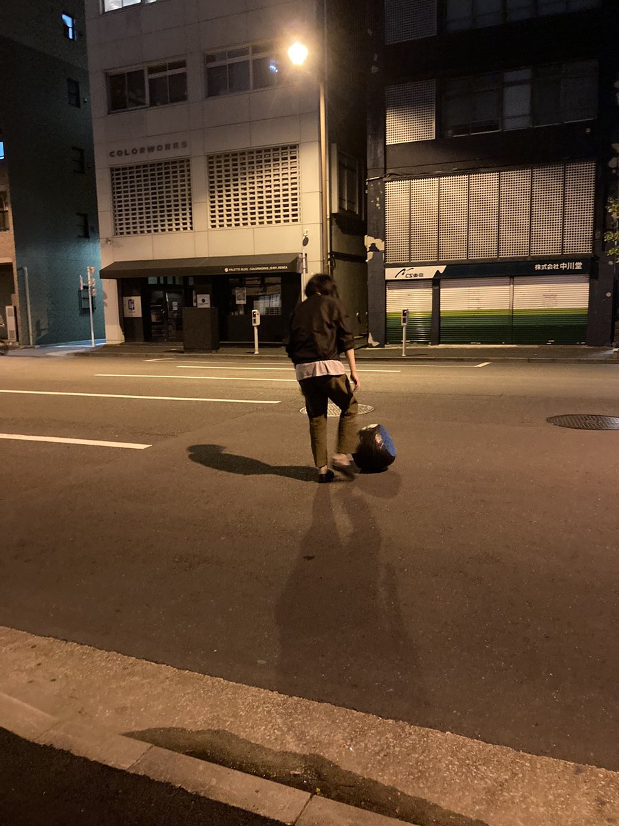 o0o0ooo0's tweet photo. 松本さんのライブ
ハウリングですら味方につける
街に飛び出す
#CET23 #CentralEastTokyo #東京ビエンナーレ #馬喰町 #問屋街 #エトワール海渡ショールーム館 https://t.co/BMbB2qtQl3