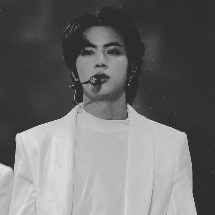 yourwordstell's tweet photo. This Jin  with This JK. https://t.co/GKKisnSb9K