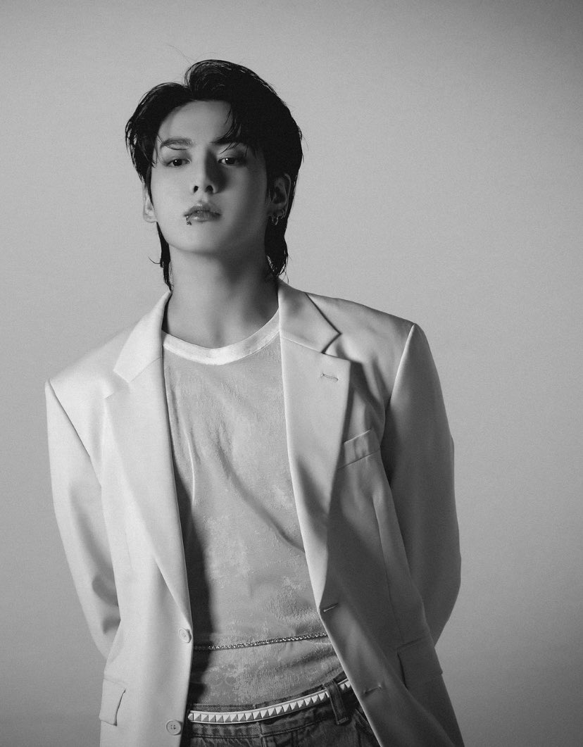 yourwordstell's tweet photo. This Jin  with This JK. https://t.co/GKKisnSb9K