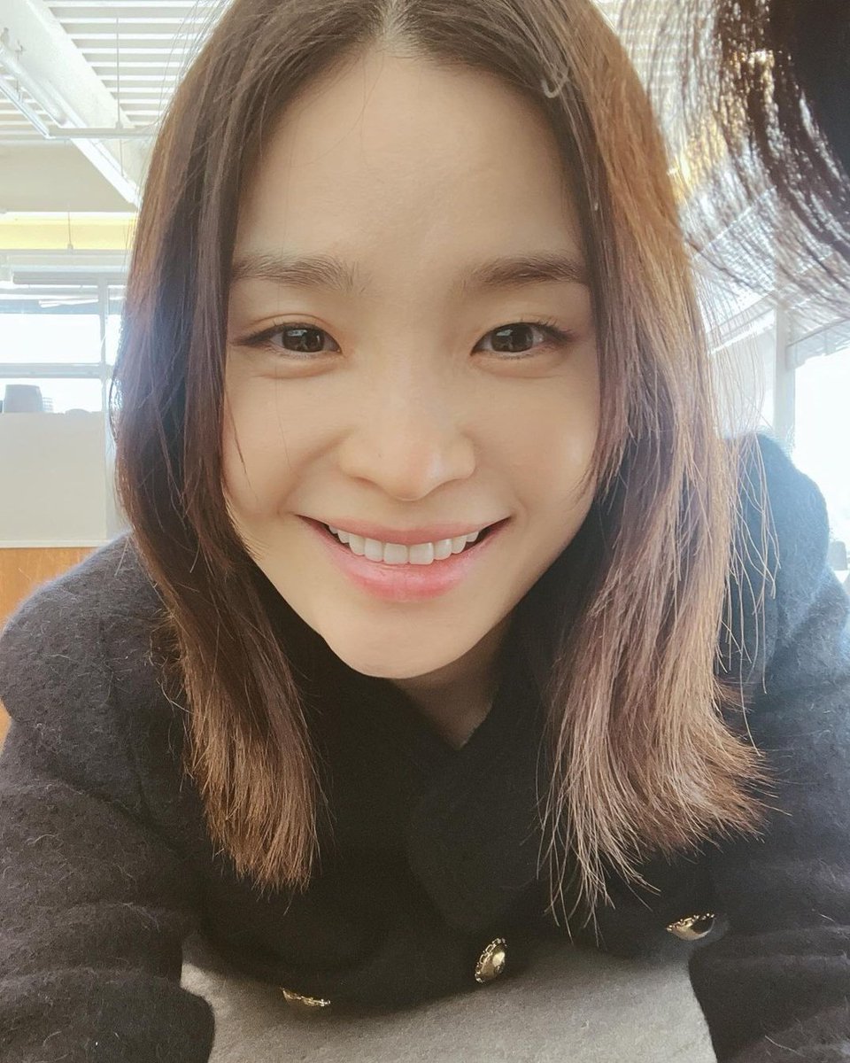 비 많이 오고 바람 많이 부니까 미둉니 봐야지❤️🩷🧡💛💚💙🩵💜🤍
미둉 안날아가게 죠심해..