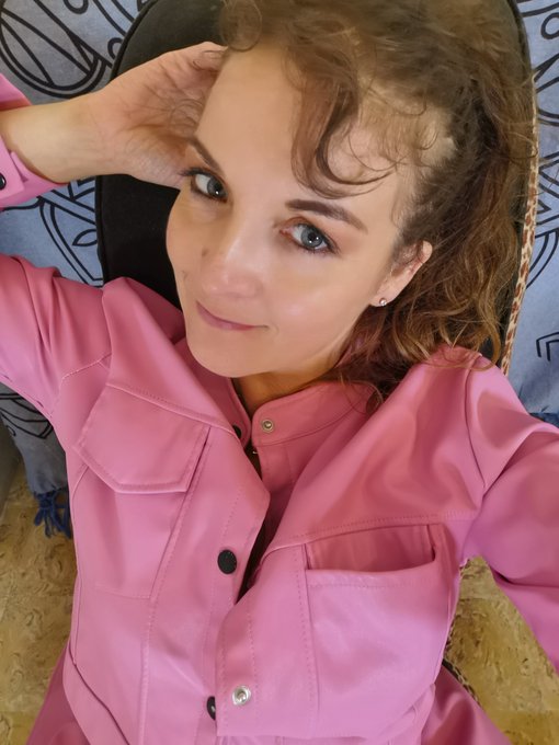 Tu aimes le rose ? 😋  LIKE si tu aimes 😍 https://t.co/Ku4Zbl4PHP