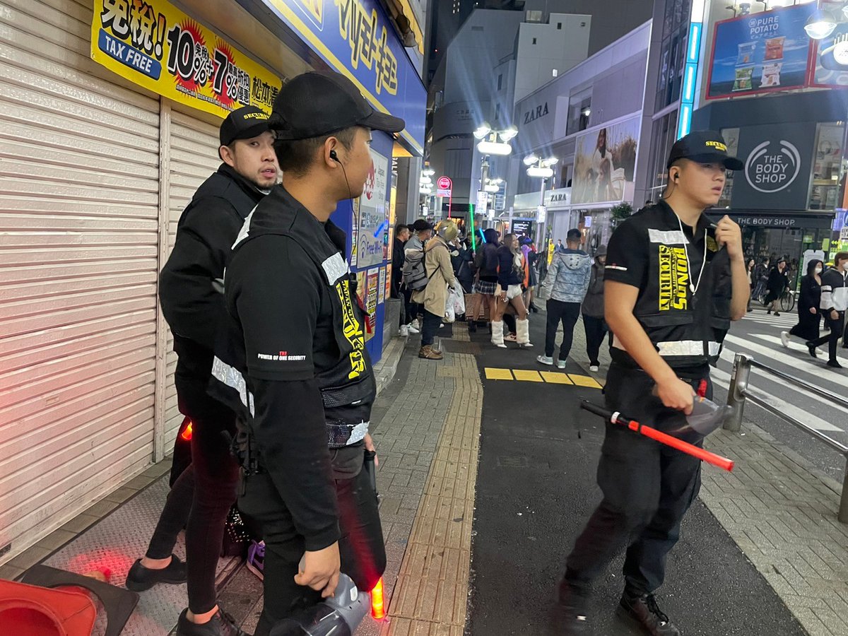 BONDS520's tweet photo. 【渋谷ハロウィン対策警備】
＃BONDS #渋谷ハロウィン  ＃ボンズ
＃ボンズセキュリティ ＃BONDSSECURITY https://t.co/guzQyhSPrt
