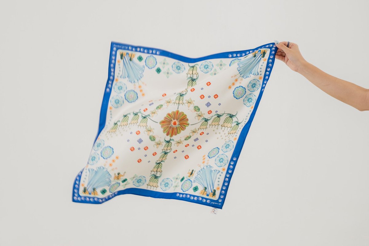 「New scarves  Photographed by PLAY Produc」|Gianneのイラスト