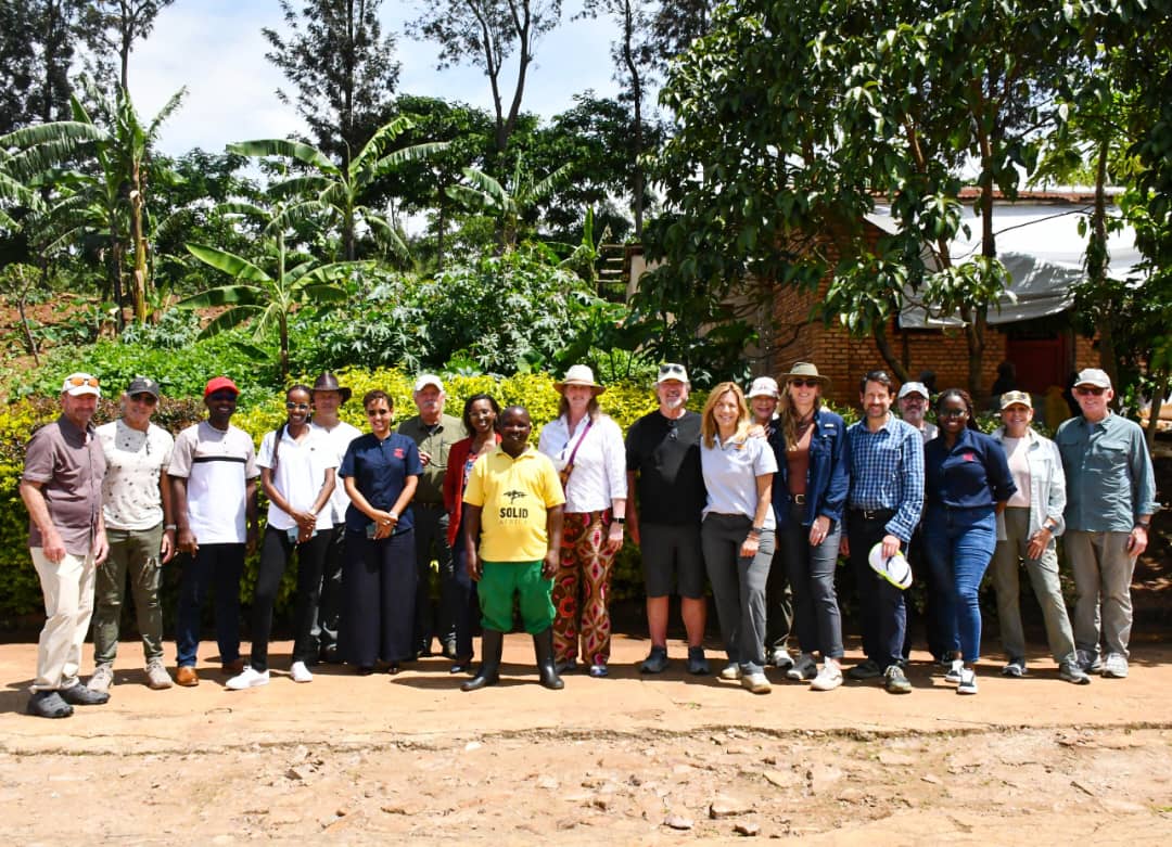 We were honored to welcome <a href="/BeliseKariza/">Belise Kariza</a> and the <a href="/AWF2021/">AfricanWildlifeFoundation</a>'s Board of Trustees at Solid’Africa for a visit of our Rugende farm and the Mike Stenbock Gemura Kitchen on Tuesday, October 24th. Their engagement with our farm staff, inspection of the morning’s harvest and a tour of the