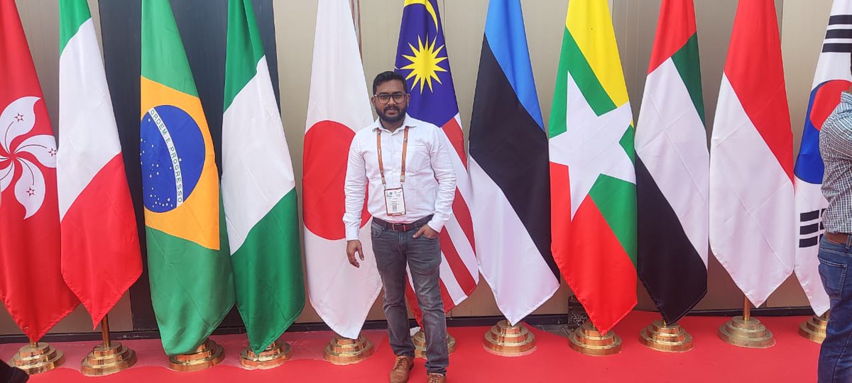 ShellMatrix's tweet image. Inspiring young minds! Met innovative talent at the Indian Mobile Congress, shaping India's tech future. 📱🇮🇳 Matrix-Shell supports these future tech leaders. #IMC2023 #Innovation #TechFuture #FutureTech #5G #telecom