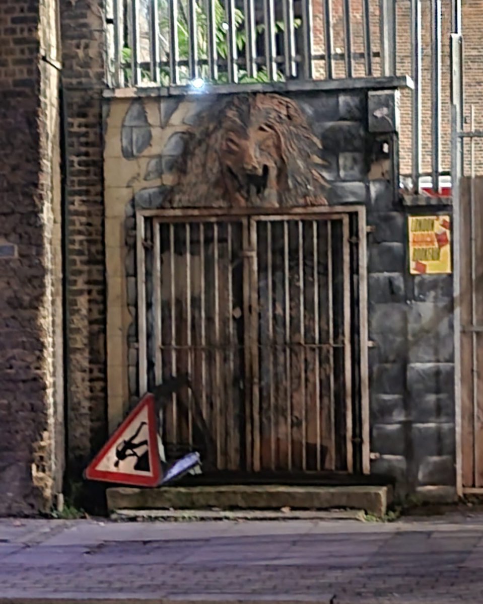 Kinky_Malinki's tweet photo. Taking a trip down memory lane today! ๐ This is where it all started for Kinky Malinki 25 years ago. Behind those iron gates were three arches with dance floor space only. ๐๐บ #KM25 #25notout #kinkymalinki #london https://t.co/wgob5k2QwK