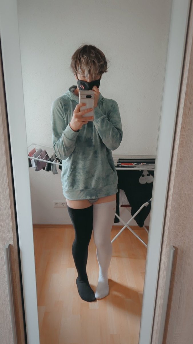 kubifemboy's tweet photo. Scrolling on my phone when I suddenly notice you're staring at me...
#femboy #thighhighs #bulge #shirtpull #nsfw #nsfwtwt https://t.co/mMRKuUE71k
