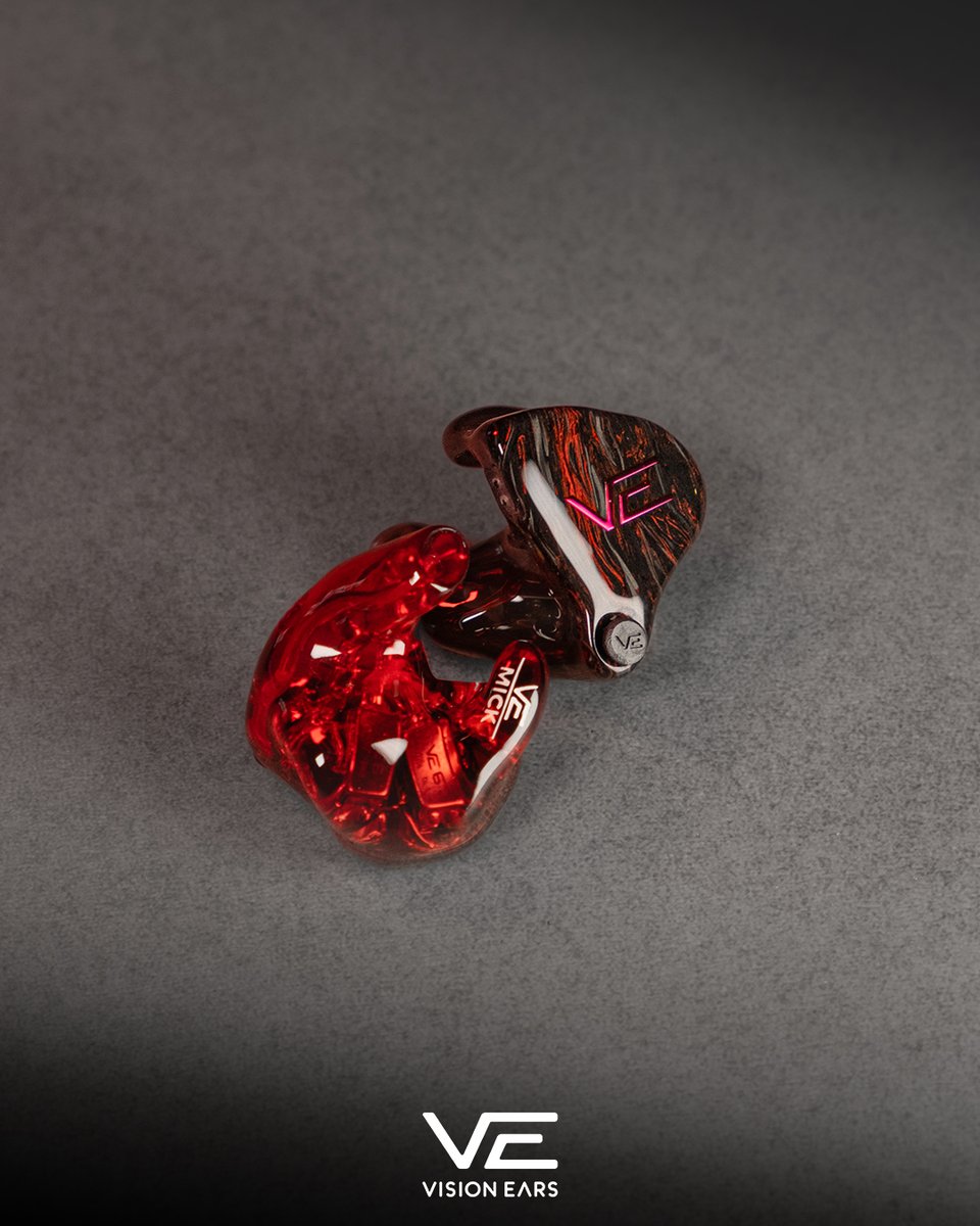 VisionEars_de's tweet image. What a beautiful composition! 😍 VE6 X1 with red carbon burl faceplate on red and black shell!

#ve #visionears #inearmonitoring #custominear #handcraftedincologne