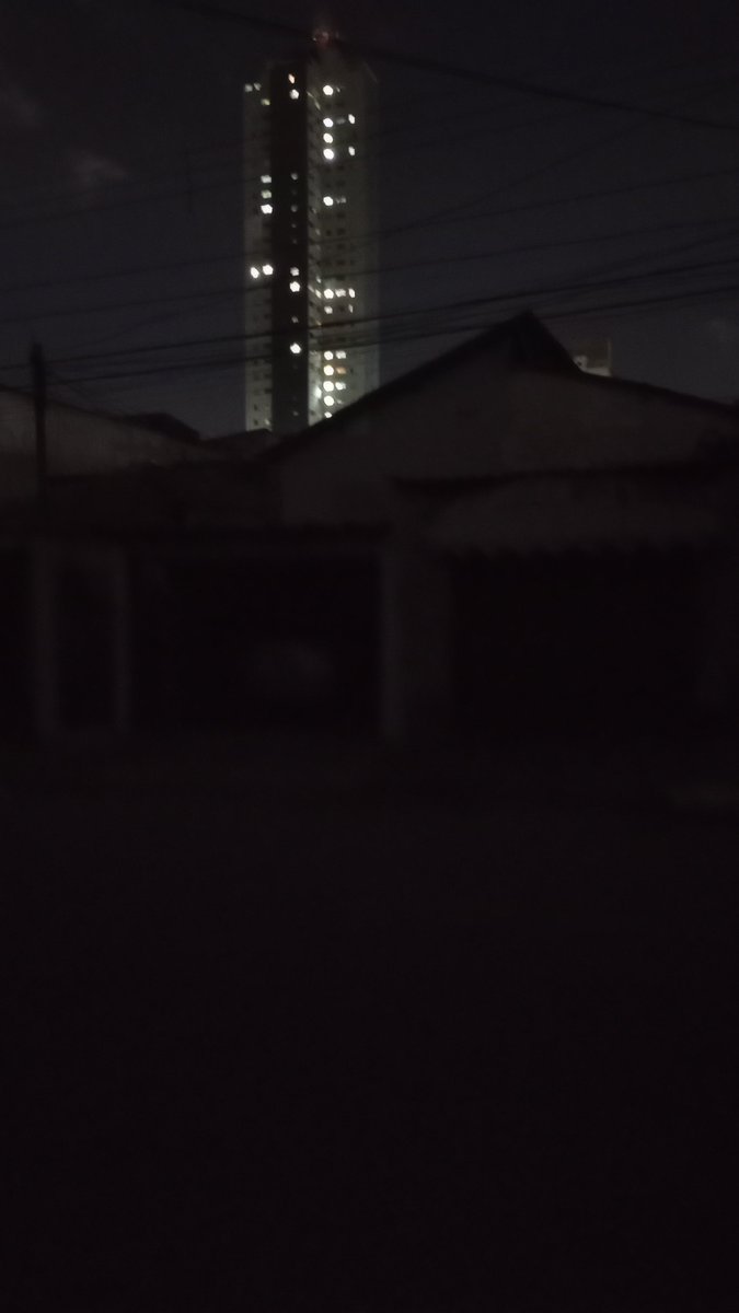 gidesign34's tweet photo. @hollywoodwaifu @ErikakHilton @EnelBrasil Bom dia, rua Susana aqui na Vila Independência  sem energia. Dureza. As ruas paralelas iluminadas. @EnelBrasil até quando? https://t.co/Gb2Ftl5P3w