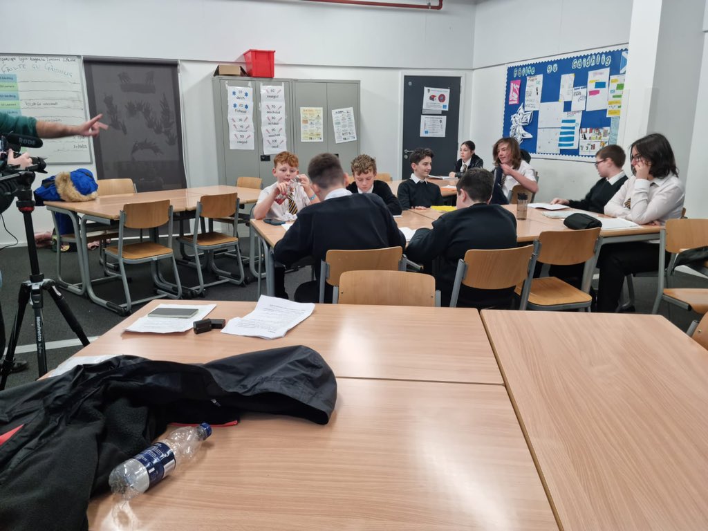 Last week a group of Gaelic pupils took part in a short film competition. An industry expert visited the school to help pupils film and edit their entry. The pupils thoroughly enjoyed seeing their idea come to life and learning about filming techniques!