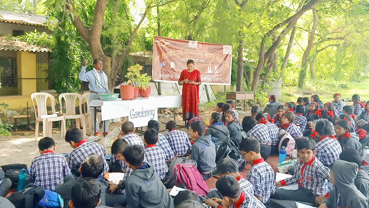 bilaaspur's tweet photo. "To nurture a garden is to feed not just the body, but the soul" Pre vocational course on gardening conducted for class 6ABCD today on 06.11.2023.
@KVS_HQ
@RaipurRo
@JHA_DHIRENDRA1
#Gardening
#prevocational
#NatureBeautiful https://t.co/oGw5HW93oa