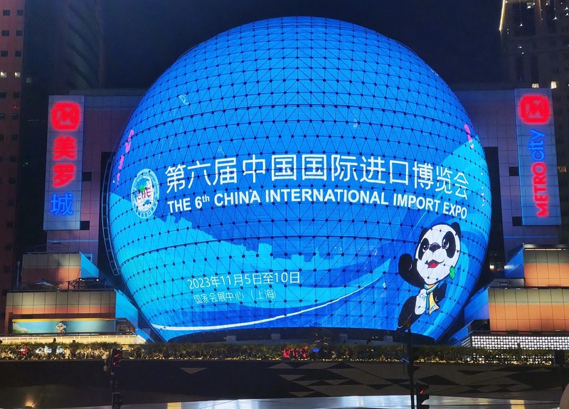 OpticsValleyCN's tweet photo. @Honeywell, a Fortune 500 high-tech company, hosted its first #Hubei Session at the 6th @ciieonline.🏙️🤝

It also signed a strategic deal with #OVC, aiming to build #WuhanNewCity into a top-notch hub for the health industry.💊#WorldOVC #OVCatCIIE https://t.co/0xswfaZ3uH