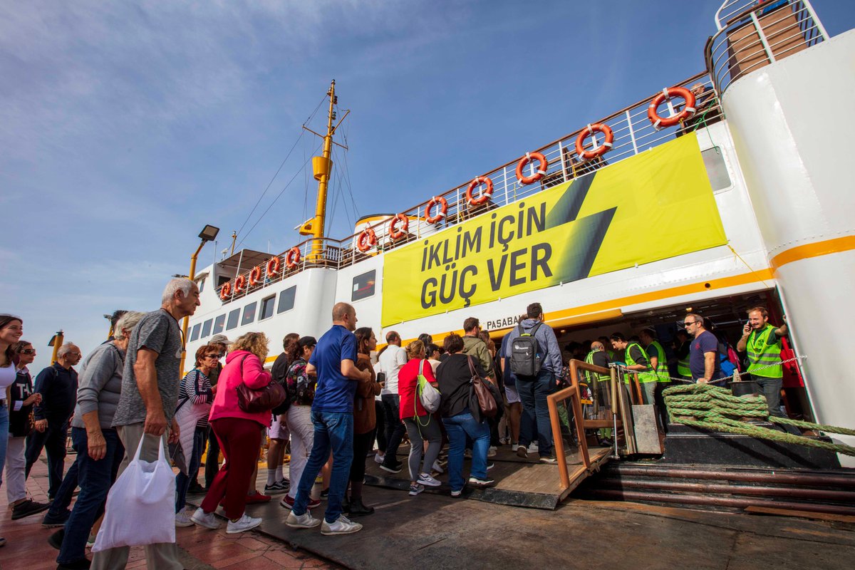 350's tweet photo. 📍#PowerUpTurkey ⚡
On November 4, when the all-time November temperature record was broken in Istanbul, Turkey with 28.4 degrees (83.1°F), advocates came together on a climate campaign on the historical Paşabahçe Ferry led by @350turkiye ⛴️
#PowerUp #GlobalPowerUp https://t.co/jkQA7eBnu8