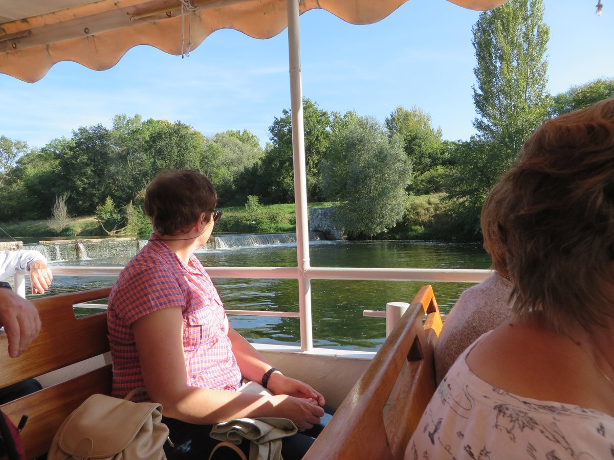 AfmTelethon37's tweet photo. Ce samedi 30 septembre, la Délégation 37 a organisé une sortie à la Bélandre avec une agréable croisière sur le Cher et un bon petit restaurant ! Merci à tous les participants et aux organisateurs, évidemment ! https://t.co/cafpSXRJTa