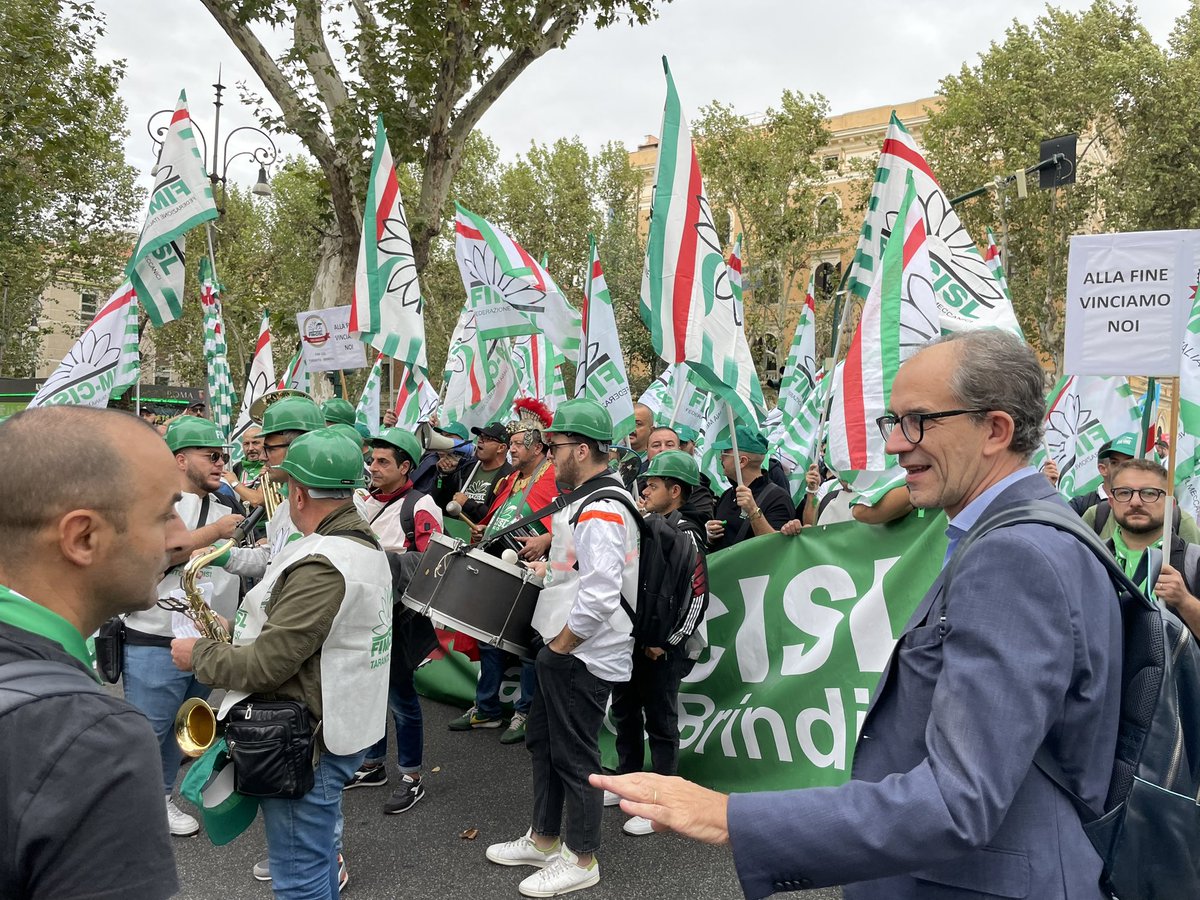 FIMCislStampa's tweet photo. Ex - #Ilva  #Benaglia:bene nuova convocazione dei sindacati a Palazzo Chigi per giovedì prossimo su vertenza Acciaierie d’Italia. 
La situazione gestionale è gravissima,va garantita continuità produttiva e il nostro pieno coinvolgimento sulla trattativa per il rilancio del gruppo https://t.co/4CqXLqYIrO