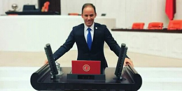 serbestiyetweb's tweet photo. Özgür Özel ve Oğuz Kaan Salıcı'nın hazırladığı iki anahtar listede de olmayan CHP Zonguldak Milletvekili Deniz Yavuzyılmaz, 38'inci sıradan Parti Meclisi'ne seçildi.

https://t.co/2MJ23W78JZ https://t.co/RSEkAT7dJ7
