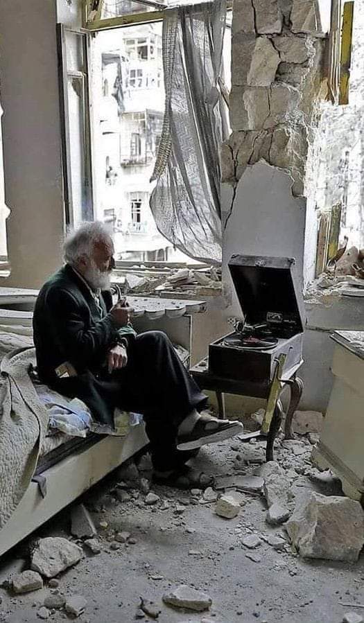 L'uomo è l'unico animale che provoca sofferenza agli altri senza altro scopo che la sofferenza come tale.

Arthur Schopenhauer
#FreePalestineNow #GazaGenocide #IsraeliWarCrimes