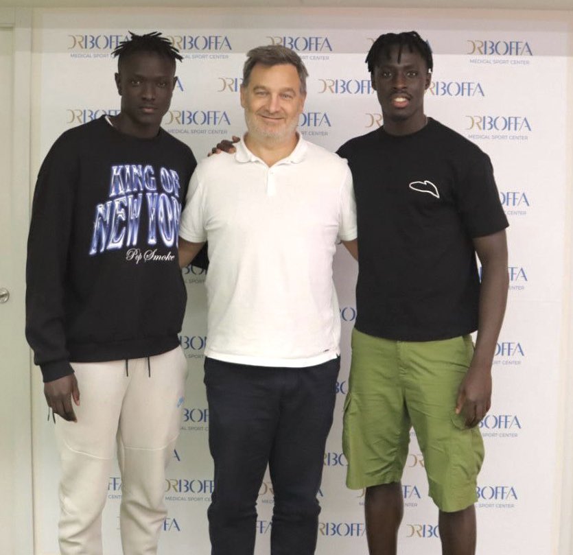 ue_cornella's tweet photo. 👨🏻‍⚕️🔋 Nuestros jugadores se ponen en las mejores condiciones de la mano de @boffa_dr, con el objetivo de mejorar el rendimiento deportivo a diario.

🩺😊 ¡Continuamos trabajando juntos para alcanzar nuestros objetivos! ✔️

#Ambelverdalcor 💚 https://t.co/0WdVMs8962