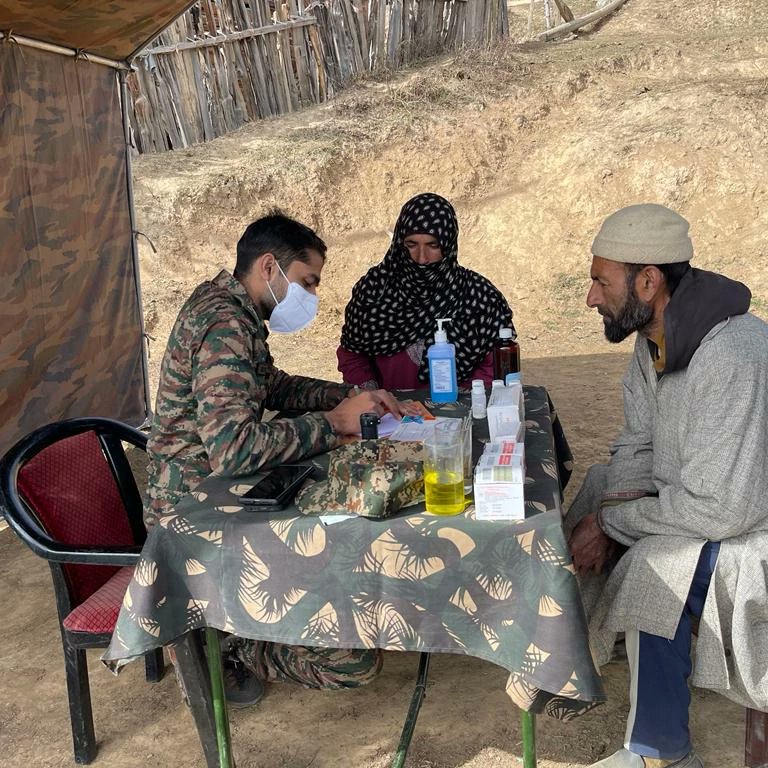 kupwarasentinel's tweet photo. The #IndianArmy organized a pre-winter medical camp in #Bosgai #Gurez, aiding 70–100 civilians in the high-altitude region. This initiative aimed to provide vital medical services to the community and demonstrate the Army's dedication to the residents in challenging terrain. https://t.co/EtIpbWSTrs