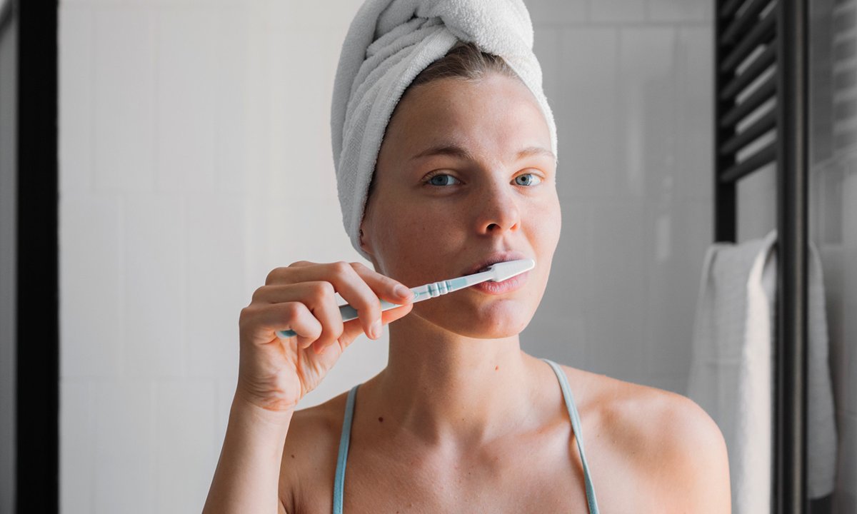 ash_smithn's tweet photo. The Oral Care Renaissance Is Here — But Do Dentists Back The Trendy Products? https://t.co/Q68LGoej3b https://t.co/cA73Eq1p99