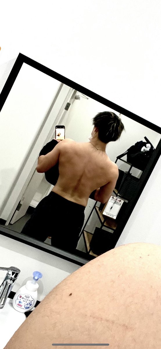 maaaaaa074's tweet photo. 背中をもっとデカくしたい💪 https://t.co/5o7E9l5if9