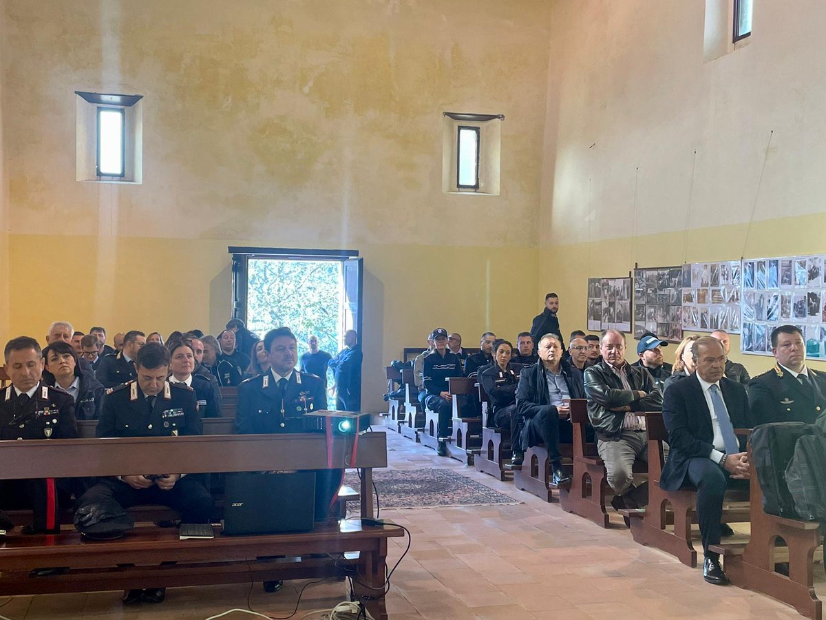 Iniziata la Giornata di studi di Vairano Patenora organizzata da <a href="/UPLI_nazionale/">Unione Polizia Locale Italiana ETS</a> e dalla nostra rivista.
Ampia partecipazione e tanto interesse per la nuova disciplina dei #rifiuti e le implicazioni sulle #fototrappole con i relatori #GaetanoAlborino e <a href="/MaxMancini/">Massimiliano Mancini</a>.