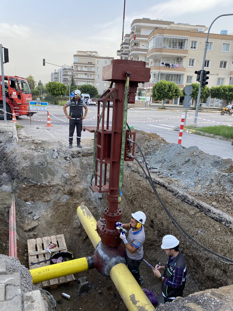 gedikkirfan's tweet photo. İskenderun Acil Durum Hastanesi ve İskenderun TOKİ yi doğalgaza kavuşturacak  8” Çelik hat hot-tap bağlantı operasyonu gaz arzı kesilmeden başarıyla tamamlanmıştır.  #aksa #doğalgaz #hatay #iskenderun https://t.co/sy0wAx3Sdc