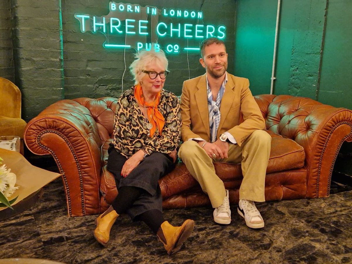 Last week, the incredible @jennyeclair joined Dan live at @CheerfulPodFest to share who and what she'd hate to be stuck with on a desert island. If you didn't make it down, fear not! EPISODE IS OUT NOW👇 pod.link/1296423764