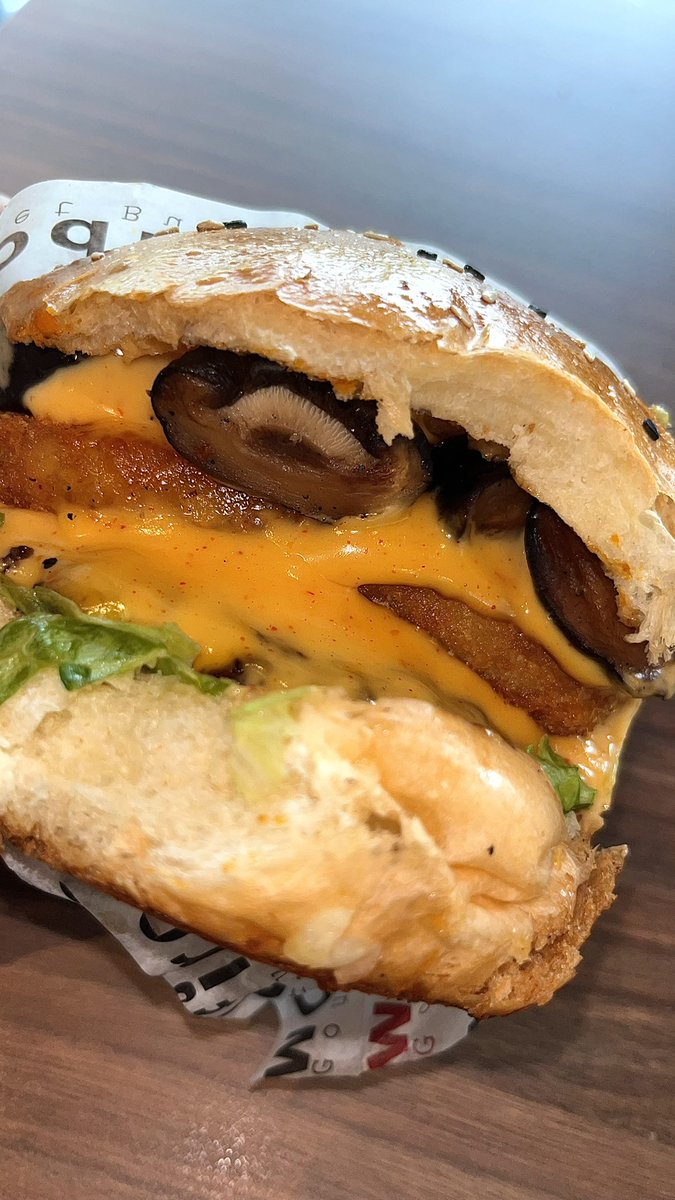 Zahwa Reza tweet media