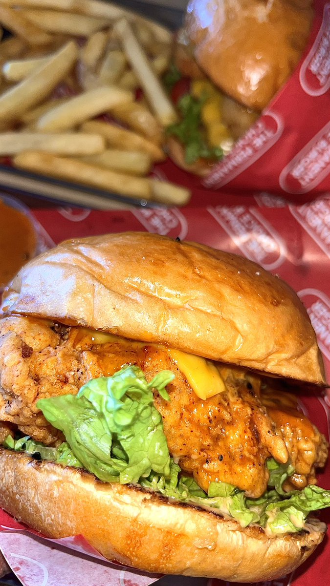 Zahwa Reza tweet media