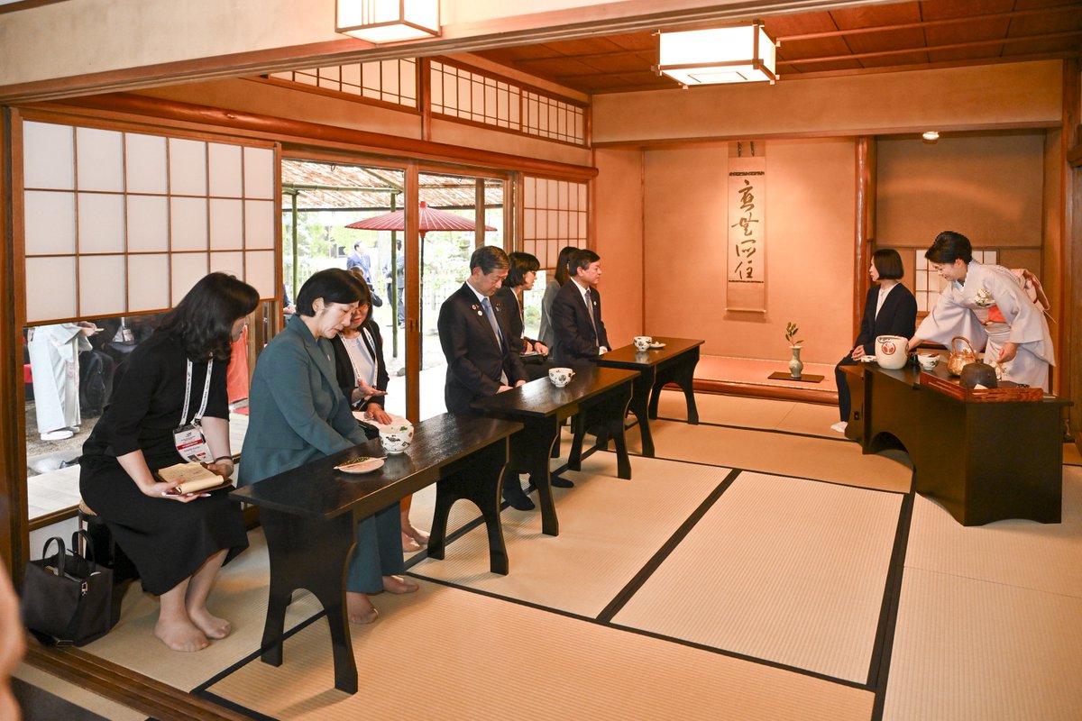 MOEJ_Climate's tweet photo. On Nov 4, Minister Ito, together with 🇰🇷 and 🇨🇳 Ministers, participated in a tea ceremony held at Tokugawa Art Museum  @tokubi_nagoya in Nagoya City. Minister Ito shared the joy of Japanese tea culture while conversing with both Ministers.
#TEMM24 https://t.co/4Q39donqtl