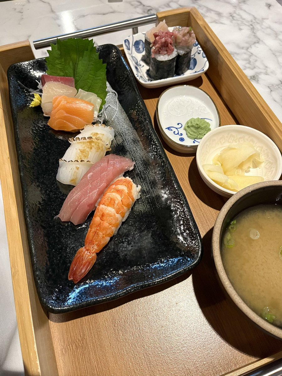 avelinewinter's tweet photo. This weekend was at the sister restaurant in Kits and while there were fewer courses, they were more substantial. They were less impressive but did ika nigiri better. https://t.co/youcAOA97O