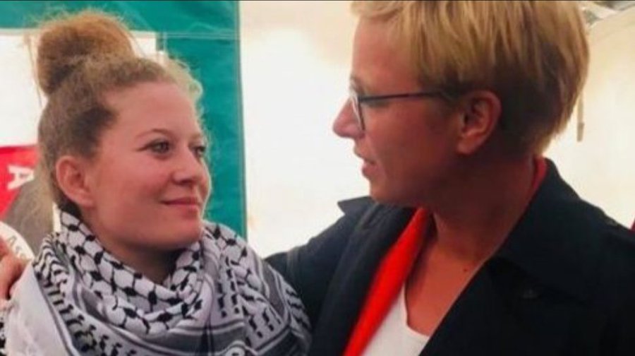 Ahed Tamimi, définie comme "icône de la cause palestinienne dans le monde" par l'AFP. Mythifiée par LFI. Arrêtée cette nuit par l'armée israélienne. 

Pour rappel son dernier post Instagram : 
«Allez les colons, nous allons vous massacrer. Ce qu'Hitler vous a fait est une blague