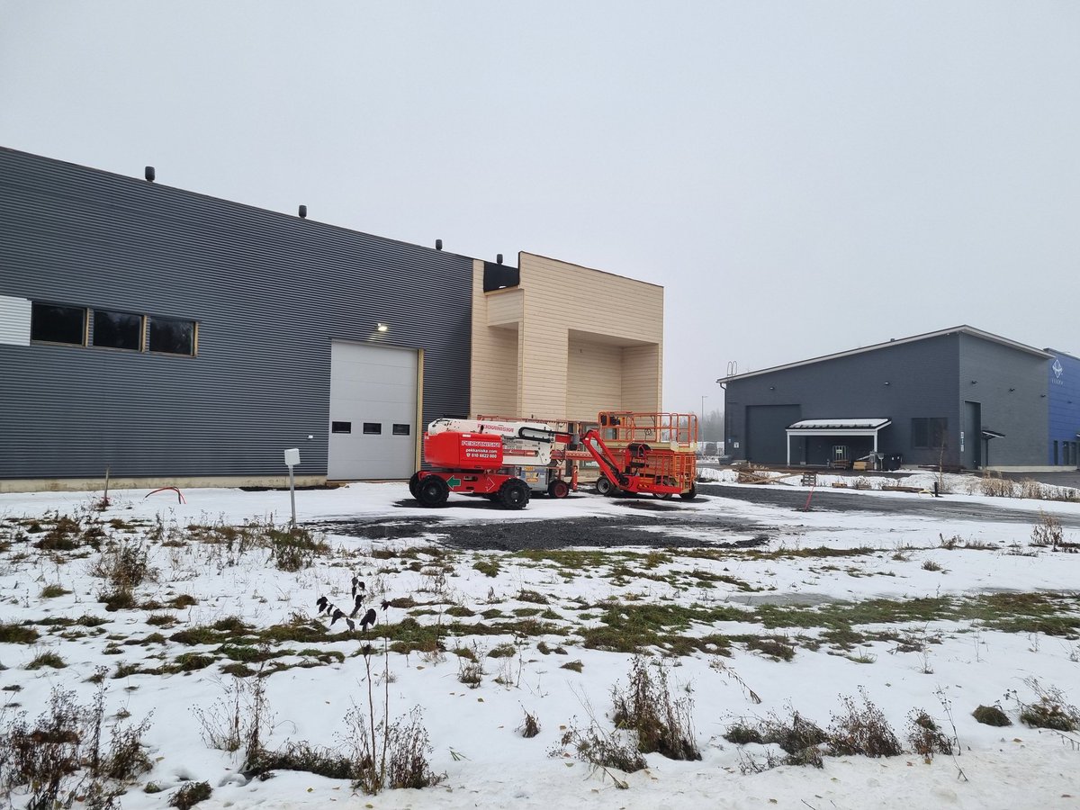 Zatelliitissa rakennetaan, tässä nousee Trimconin halli Elekman viereen 😃. <a href="/KempeleenKunta/">Kempeleen kunta</a>