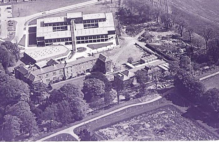 .<a href="/DCU/">Dublin City University</a> Glasnevin Campus in 1981 when the Henry Grattan building first opened its doors. The campus looks a little different these days! #Monday