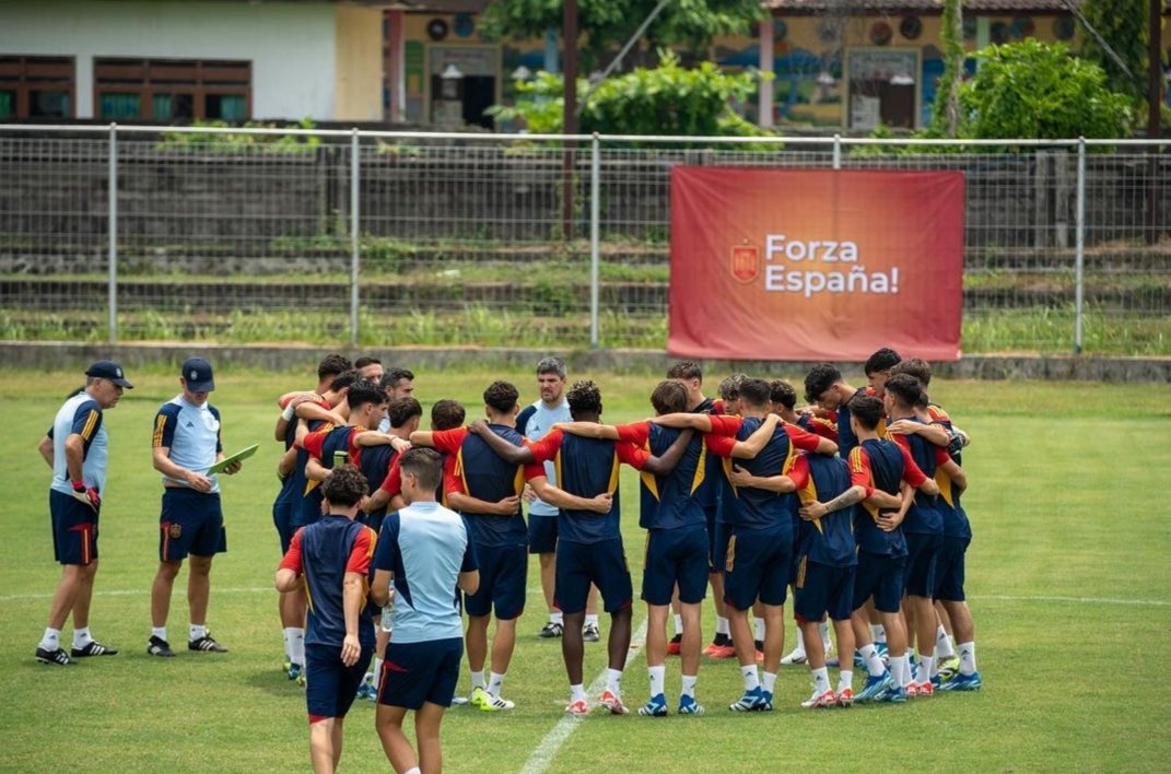 Se cumple la primera semana de concentración de la Sub-17🇪🇸 en Indonesia🇲🇨.

Ya queda menos para el debut en el Mundial!💪 Este viernes (13:00, GOL TV) contra Canadá🇨🇦

#U17WC
