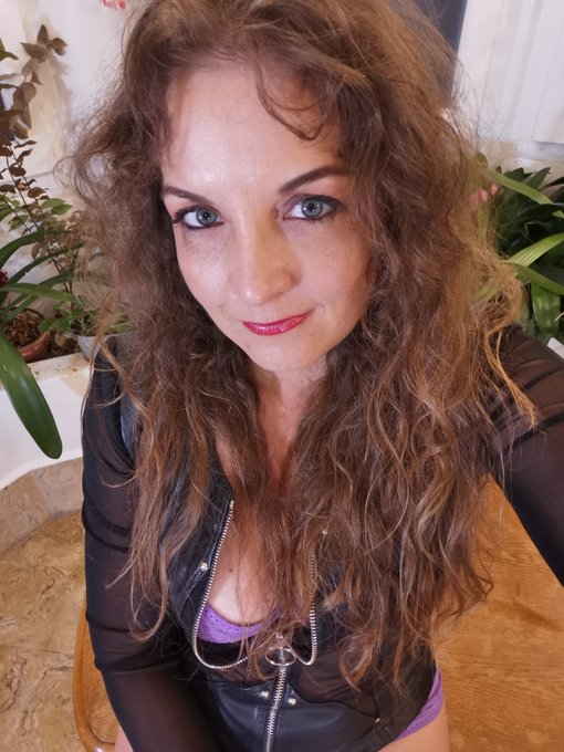 Envie de quoi ce soir ? 💋  Devine mon envie... https://t.co/rJJiLuwjag