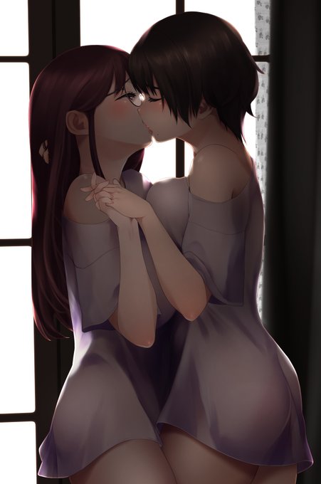 👩‍❤️‍💋‍👩 