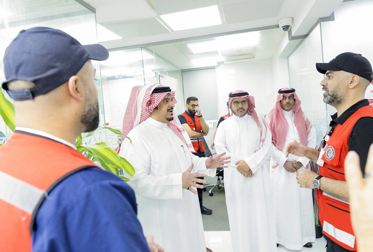emara_alriyadh's tweet photo. سمو نائب أمير منطقة #الرياض يستعرض مؤشرات زمن الاستجابة الاسعافية للهلال الأحمر بالمنطقة.

https://t.co/apqcToiYa5

#إمارة_الرياض https://t.co/8GwcjRydmt