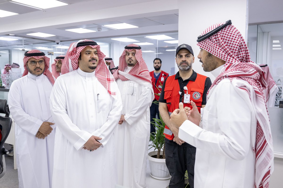 emara_alriyadh's tweet photo. سمو نائب أمير منطقة #الرياض يستعرض مؤشرات زمن الاستجابة الاسعافية للهلال الأحمر بالمنطقة.

https://t.co/apqcToiYa5

#إمارة_الرياض https://t.co/8GwcjRydmt