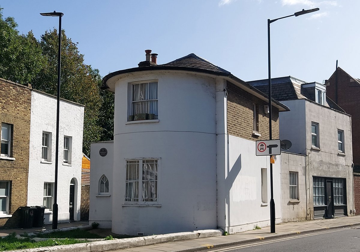 LondonStone's tweet image. Until 1829 law and order in London was the responsibility of individual parishes, which each employed night watchmen. This former combined parish watch house, lock up, and fire-engine room at Stoke Newington dates from the 1820s.