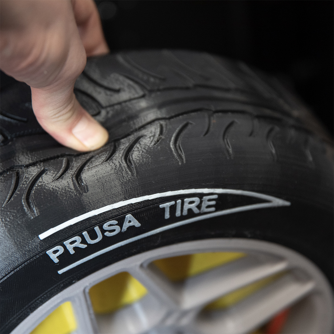 One of the greatest features of the Five-Head Original Prusa XL is its ability to print not only in five colors but also with up to five different types of materials. 💡🛠 We recently put this capability to good use while printing the Prusa Tire-Wheel model by the printables